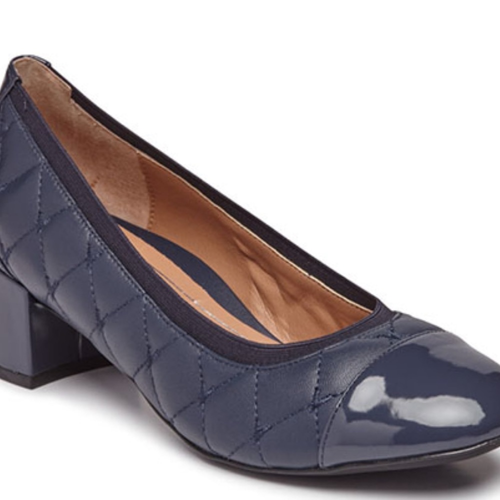 NEW Navy Vionic heels